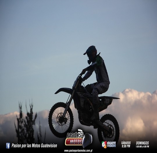 EMOCI&Oacute;N Y SALTOS EN LA PISTA TINCO