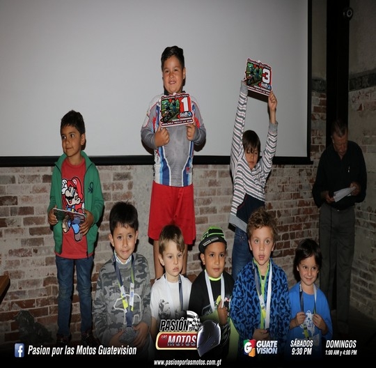 PEQUE&Ntilde;OS ENDURISTAS RECIBEN SU MERECIDO TROFEO