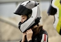 C&Oacute;MO USAR EL CASCO SI TIENES CABELLO LARGO