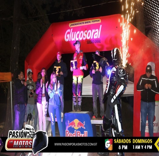 &iexcl;Vibrante Noche de Competencia en la Copa MX GT Christmas Night Race!